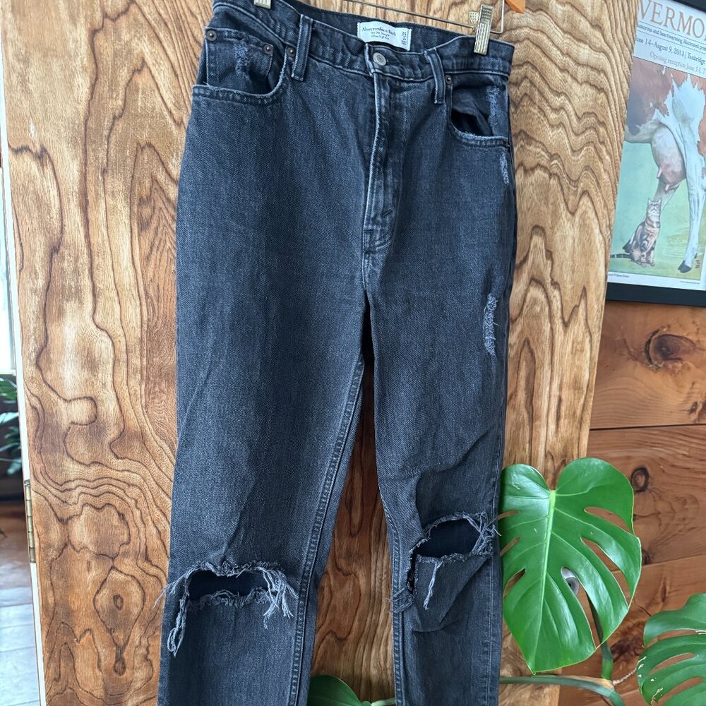 Like-New Abercrombie & Fitch Ultra High Rise 90s Straight Jean, Ripped Black